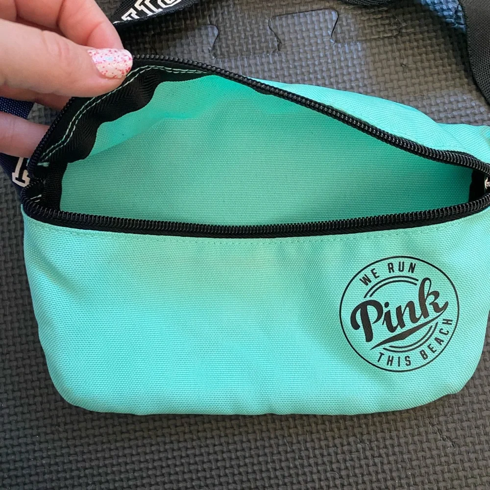 VS Pink crossbody bag - Picture 2 of 5